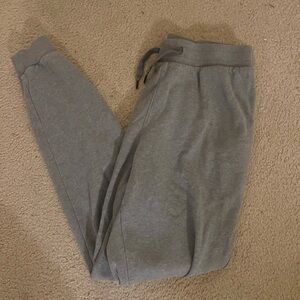 Women’s Grey Under Armour sweatpants/jogger
(WAS NOT SOLD)